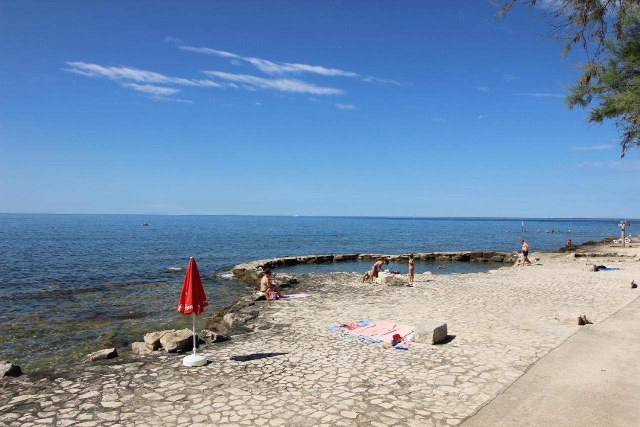 Rozy Near The Beach *